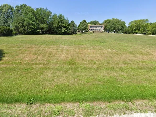 1725 Heritage Dr, Sterling, IL 61081