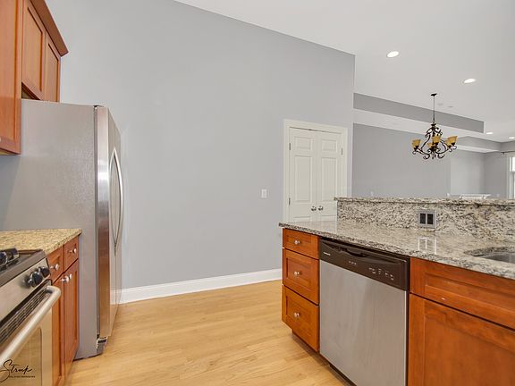 5th image of 2934 W Montrose Ave Unit 204
