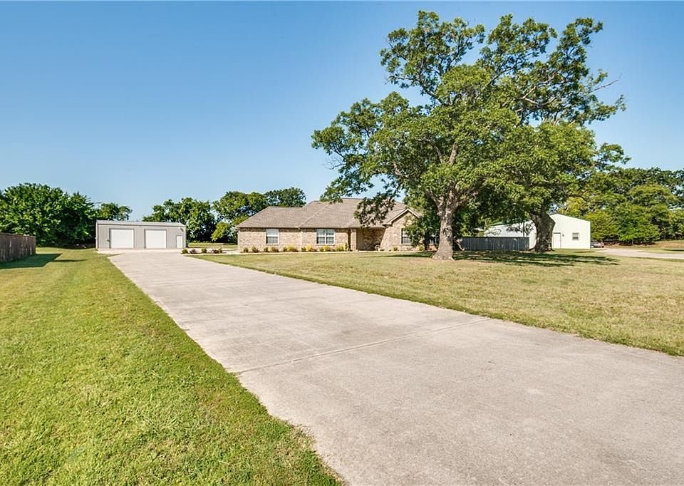 1st image of 814 Fairmeadow Cir