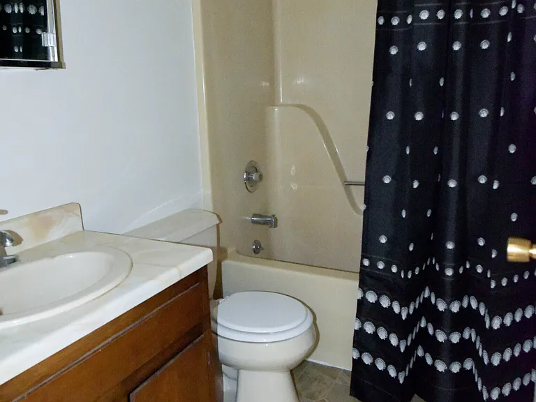 302 E Jefferson St #B — Photo 15