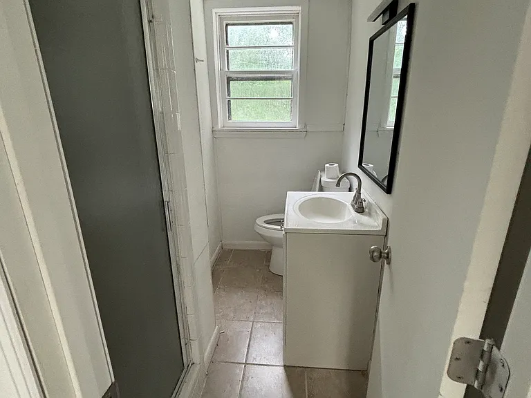 2806 Hilltop Ter NW — Photo 5