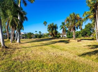 6247 Plumosa Ave, Fort Myers, FL 33908