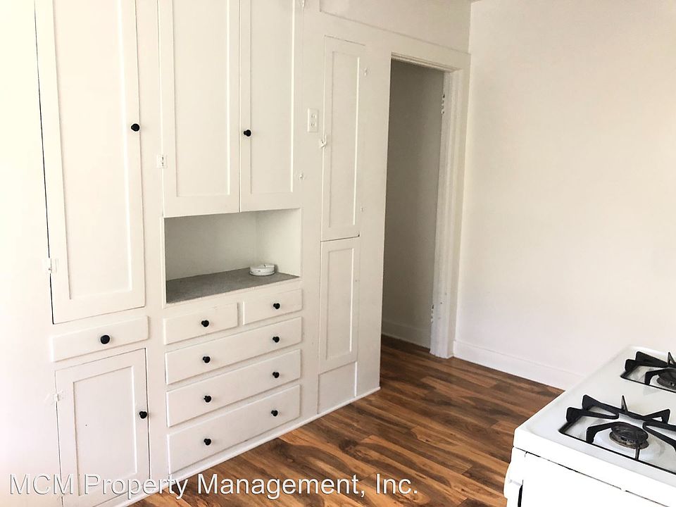 2nd image of 1213 N Poinsettia Pl
