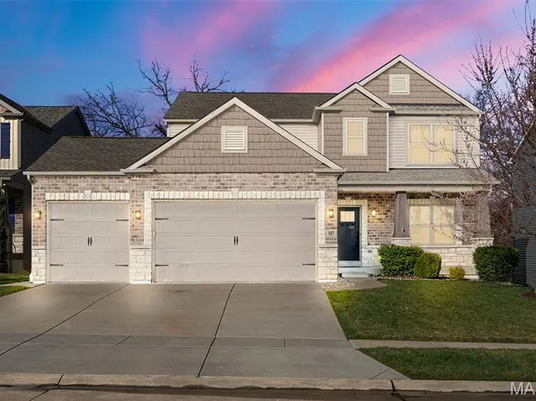 697 Luxembourg Gardens Ct, Wentzville, MO 63385