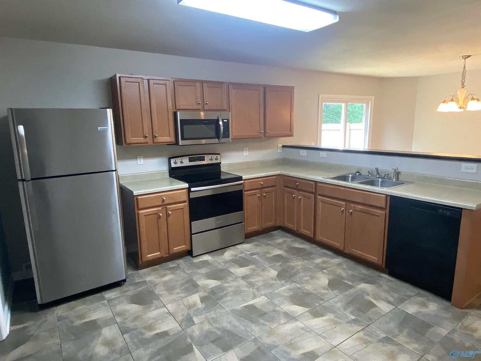 3 bed, 2.5 bath, 1809 sqft, $1,650 — Photo 4