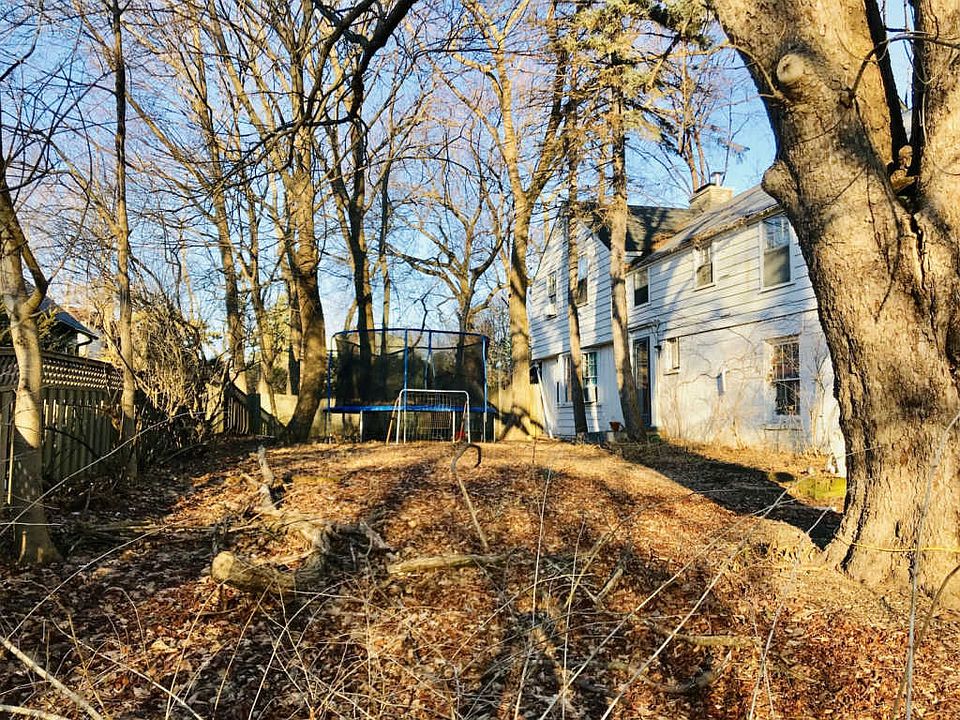2nd image of 1640 Ravine Ln