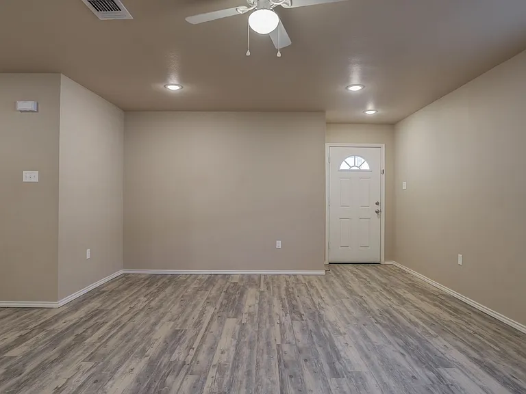 1009 Preston Trl — Photo 8