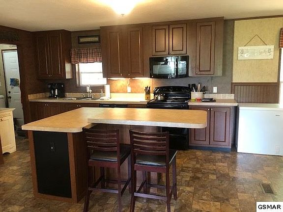 5th image of 317 Mountain Meadows Dr