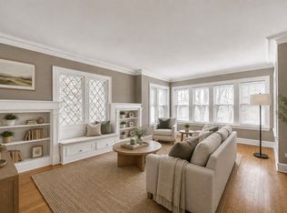 727 Dobson St APT 2, Evanston, IL 60202