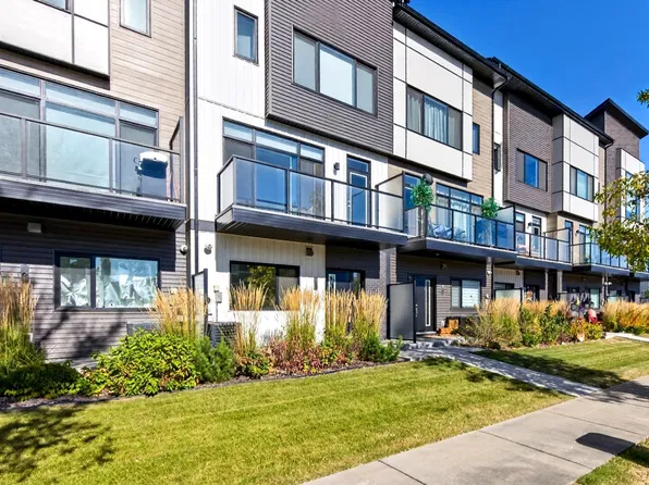 50 Ebony Blvd #8, Strathcona County, AB T8H 2X4