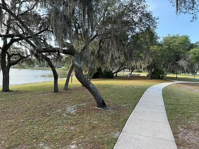 8109 Hook Cir — Photo 14