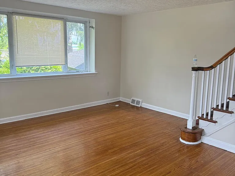 1100 Longshore Ave — Photo 6