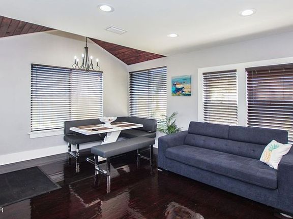 3rd image of 520 Vermont Ave APT 2