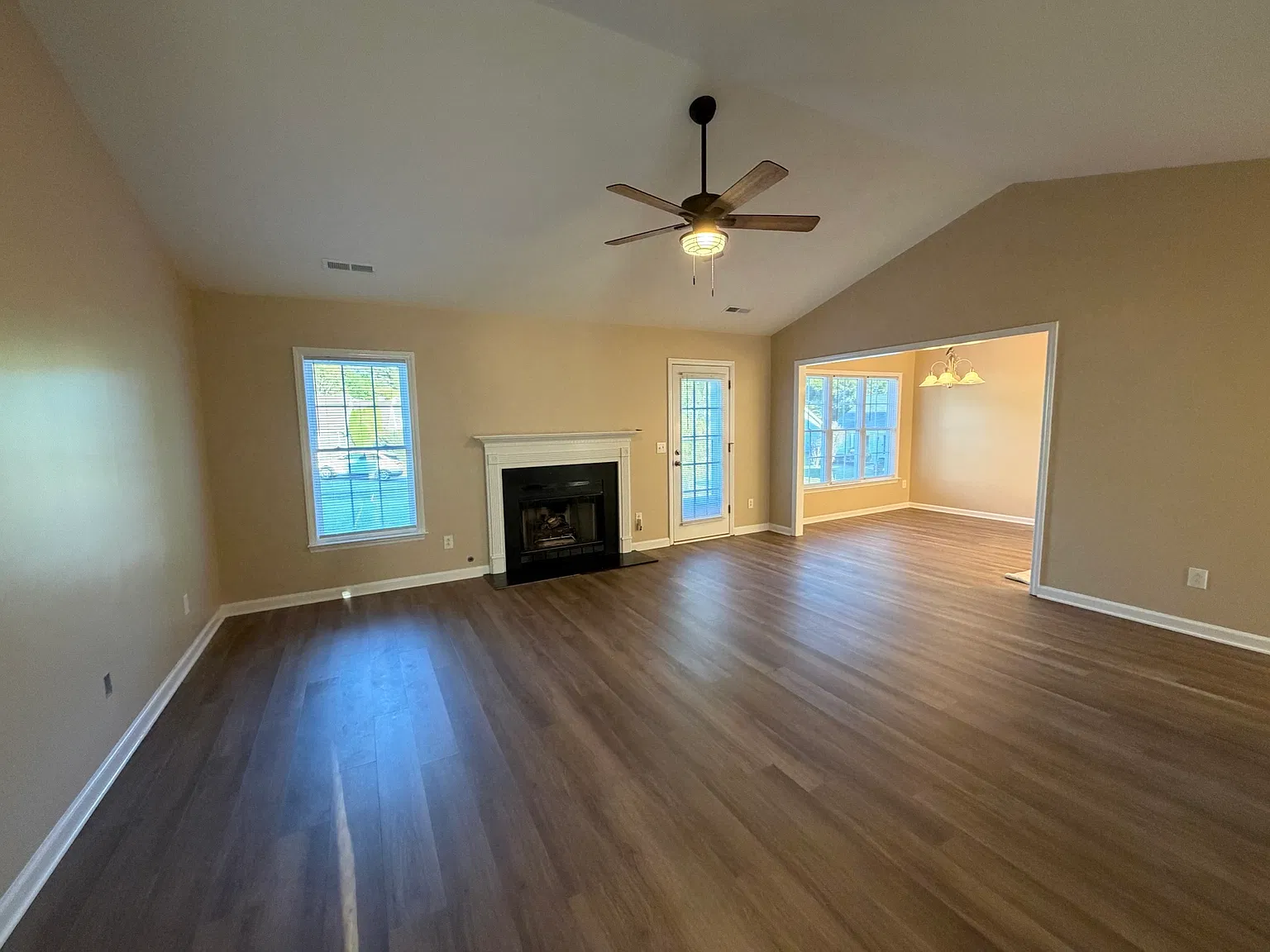 3 bed, 1226 sqft, $1,950 — Photo 3
