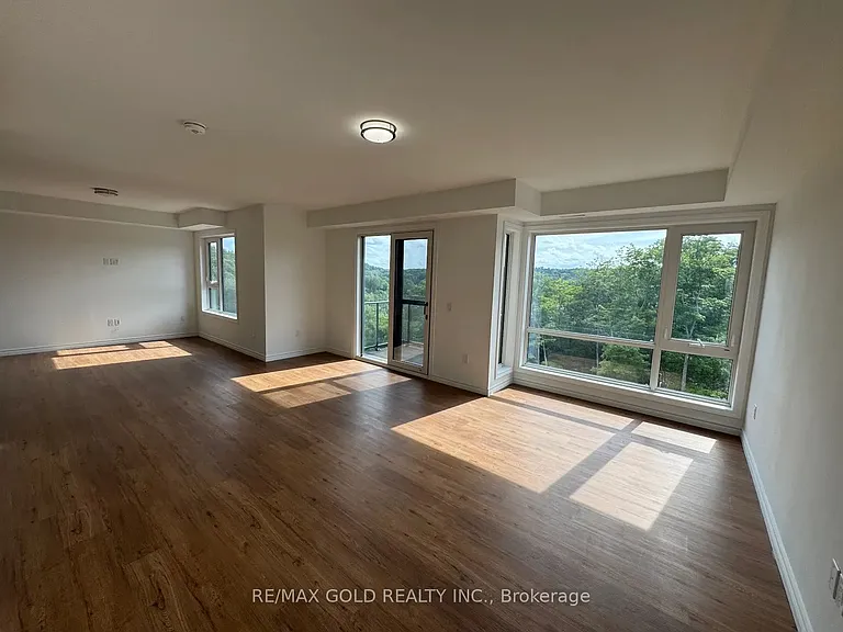 12 Suncrest Ln #207 — Photo 5