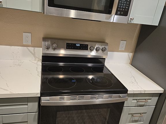 3rd image of 4516 32nd St APT 6