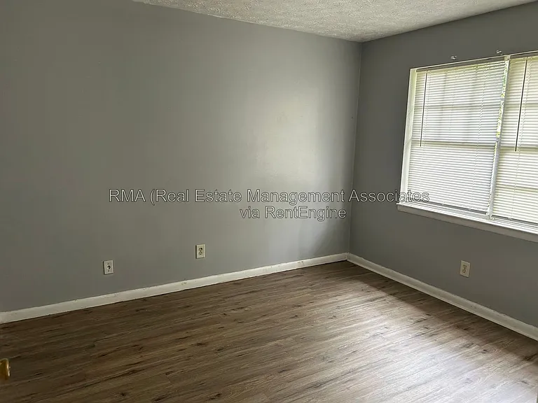 1110 W Poplar St #P1 — Photo 4