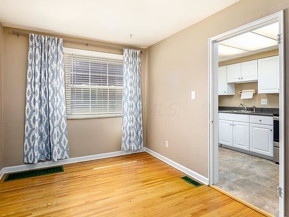 3rd image of 1824 Court #C