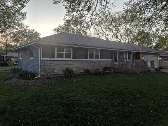 3rd image of 3685 School Dr