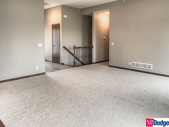 5th image of 713 Castle Pine Dr