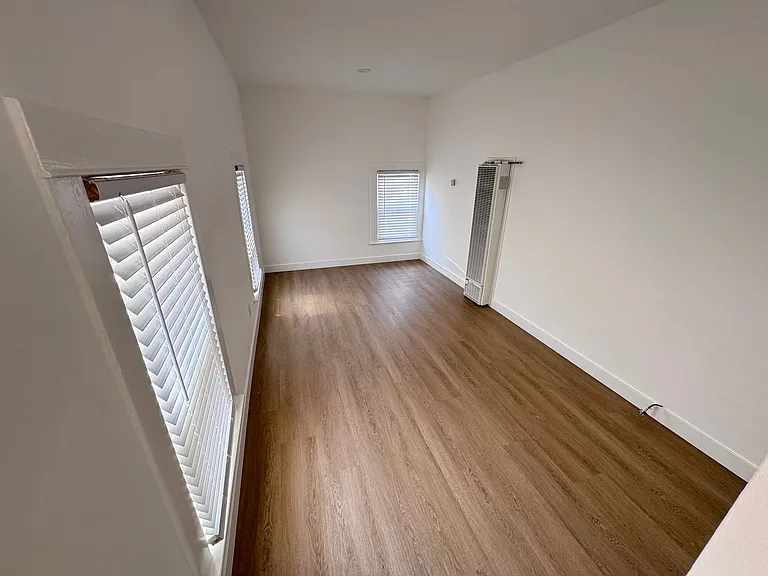921 Monterey Blvd — Photo 17