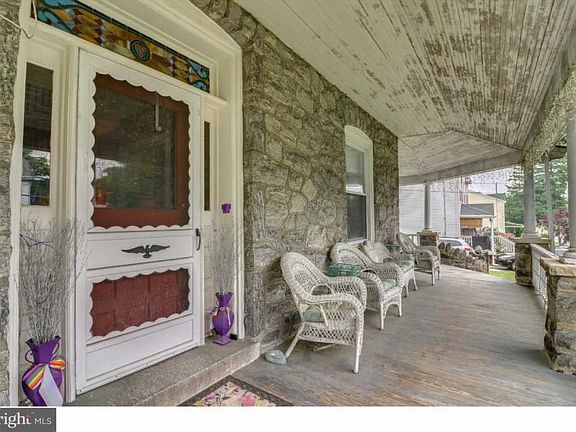 2nd image of 99 E Stratford Ave