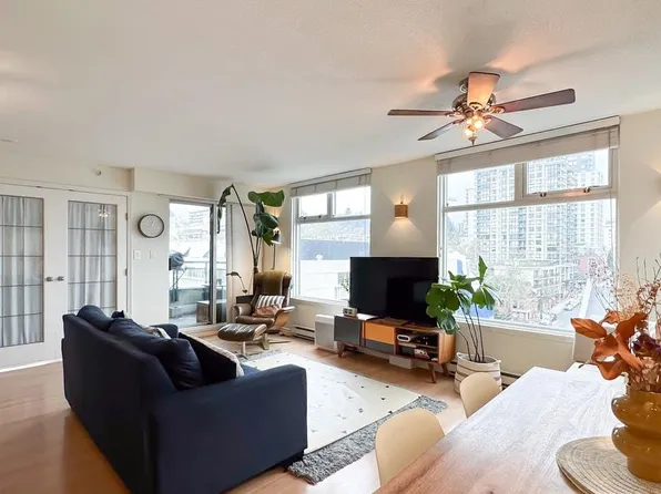 720 Carnarvon St #704, New Westminster, BC V3M 6S2