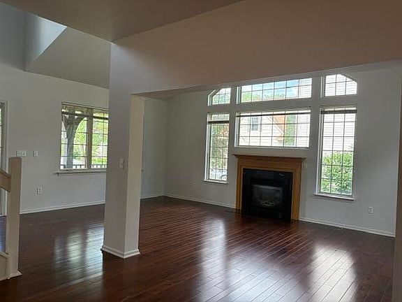 3rd image of 5888 Villa France Ave
