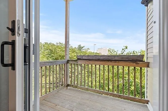282 Maverick St #3 — Photo 14