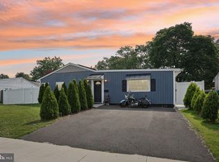 40 Openwood Ln, Levittown, PA