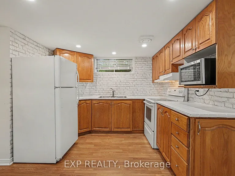 2055 Victoria St #B — Photo 8