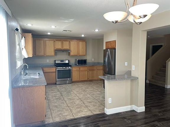 4th image of 10605 Calico Pines Ave