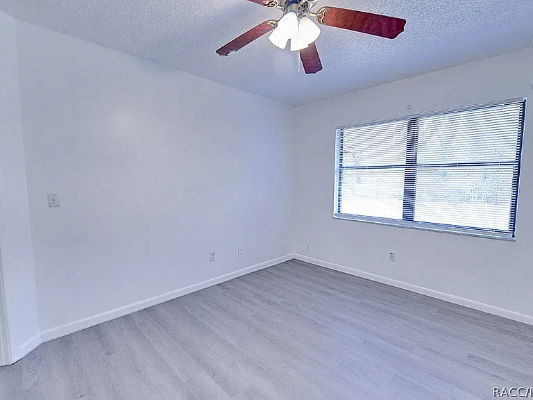 512 Long Ave #B — Photo 15