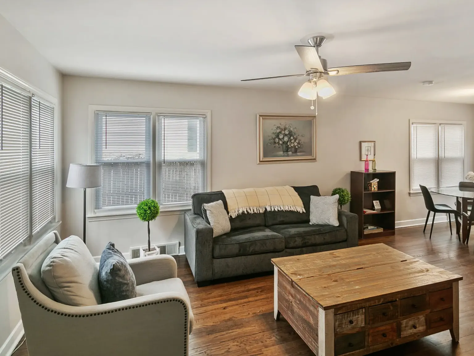 3 bed, 1000 sqft, $3,200 — Photo 3