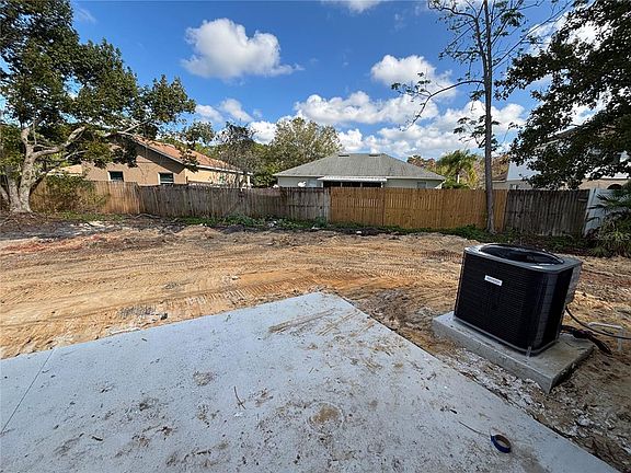 5th image of 1114 Camden Way