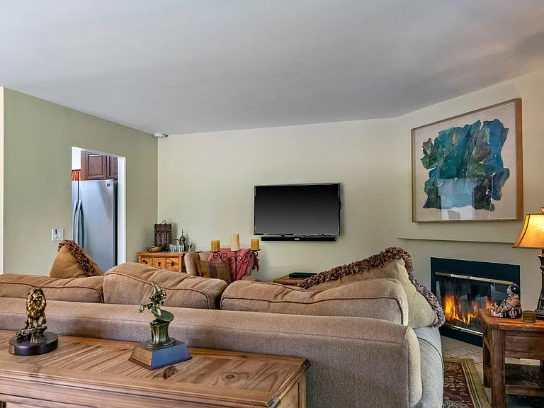 525 Las Palmas Dr — Photo 5