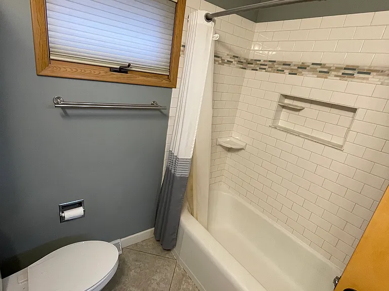 1704 Pixley Ave — Photo 9