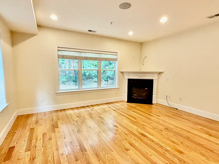 865 Lagrange St #4 — Photo 3