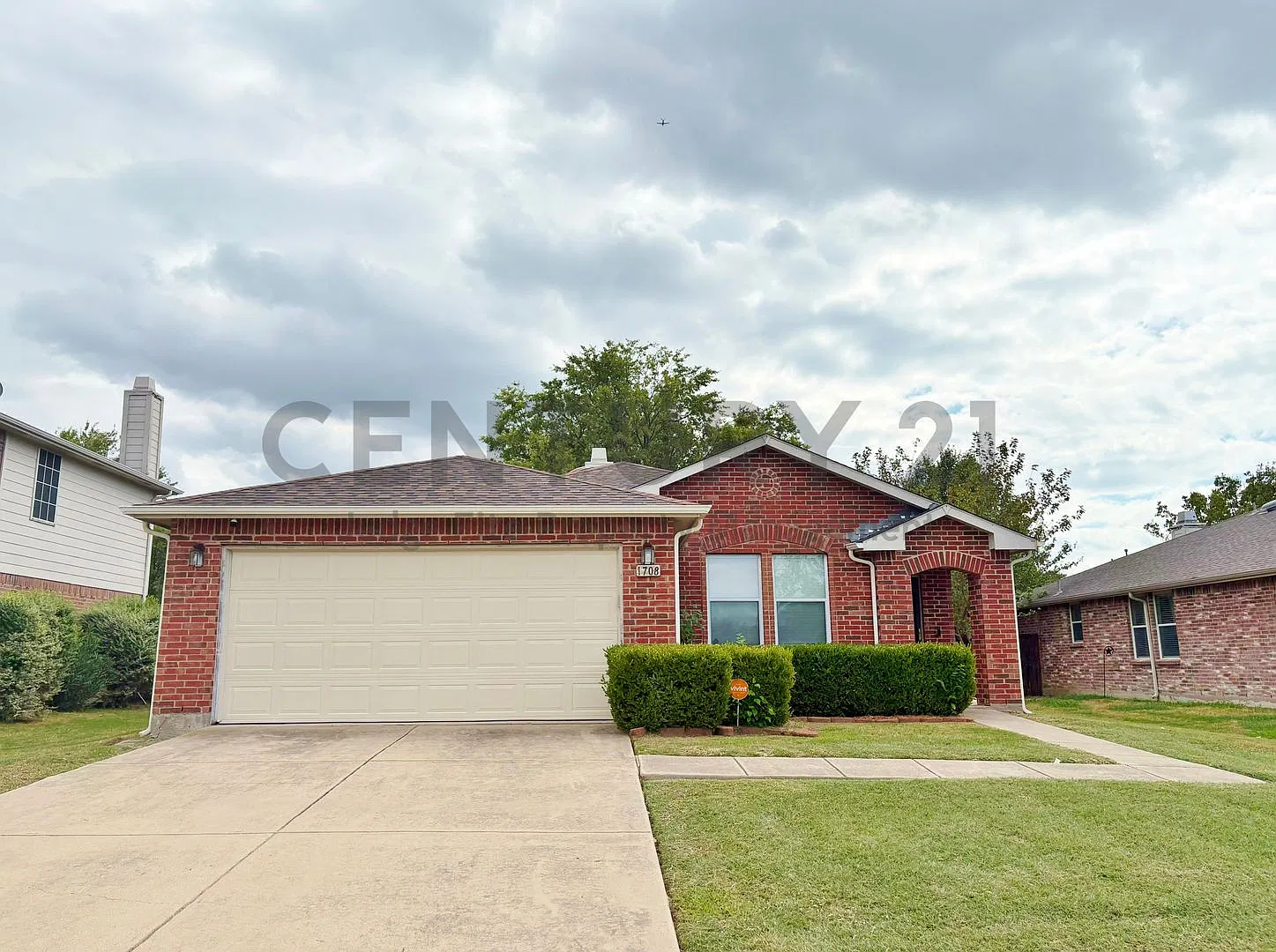 Welcome to This Inviting 3/2/2 in Little Elm For Rent! — Photo 1