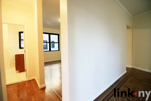 Rented by Link NY Realty | media 35