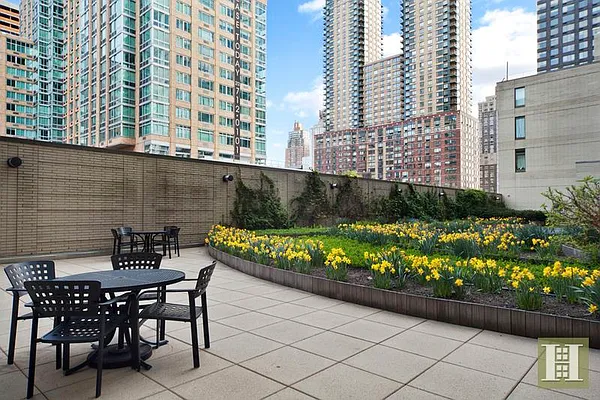 Sold by Halstead Real Estate | media 24