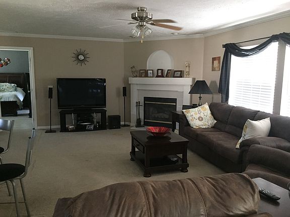 LR with Gas Fireplace