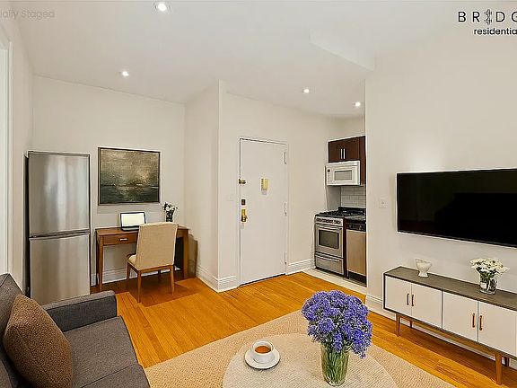 4th image of 228 E 84th St APT 3D
