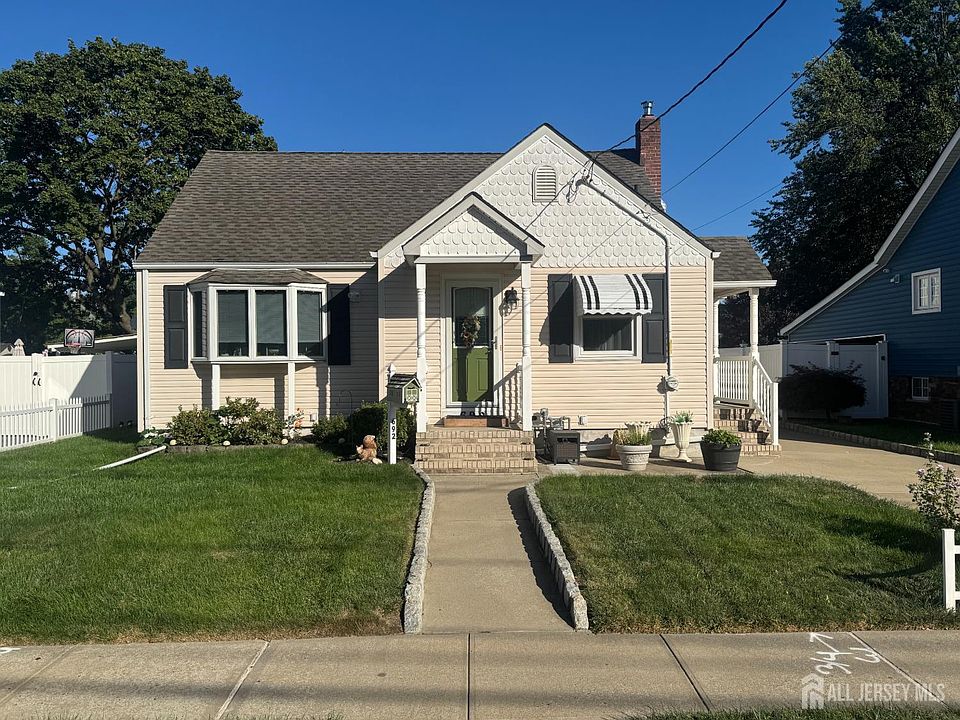 1st image of 692 Hanson Ave