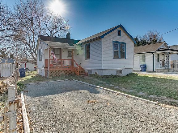 2nd image of 216 W Felton Ave