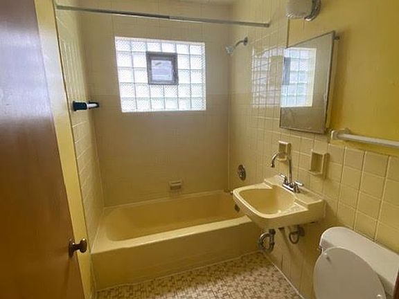 5th image of 3400 N Gordon Pl #3402-2