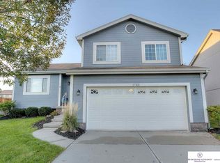 17105 Sahler St, Omaha, NE 68116