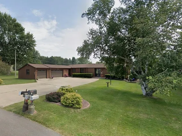 2155 Oriole Dr, Freeport, IL 61032