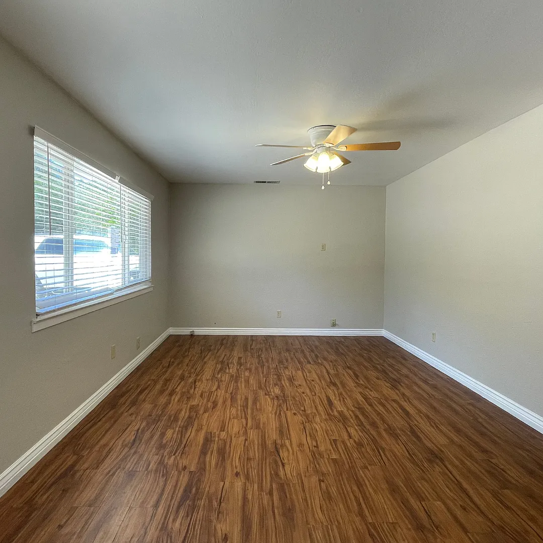 2 bed, 700 sqft, $1,550 — Photo 2