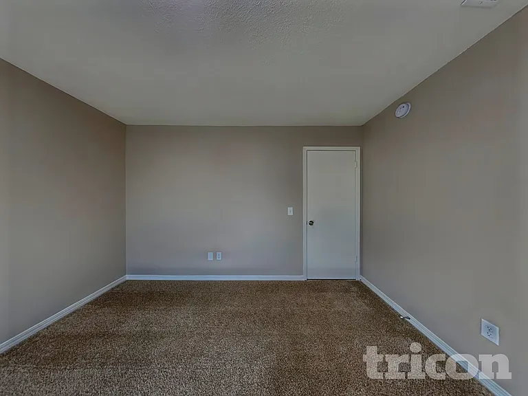 804 Elmwood St — Photo 12